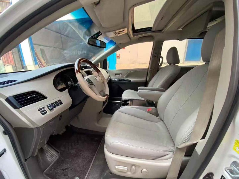 潍坊18年丰田塞纳4