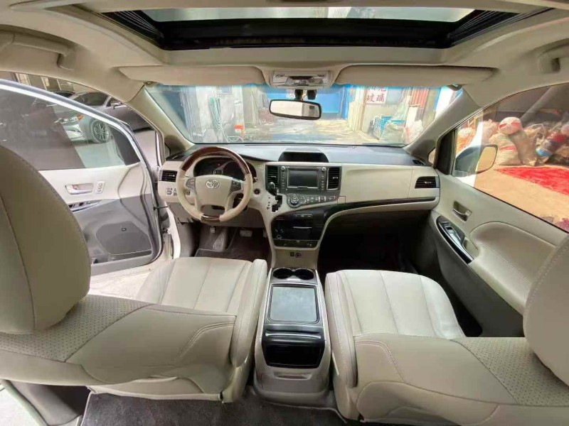 潍坊18年丰田塞纳5