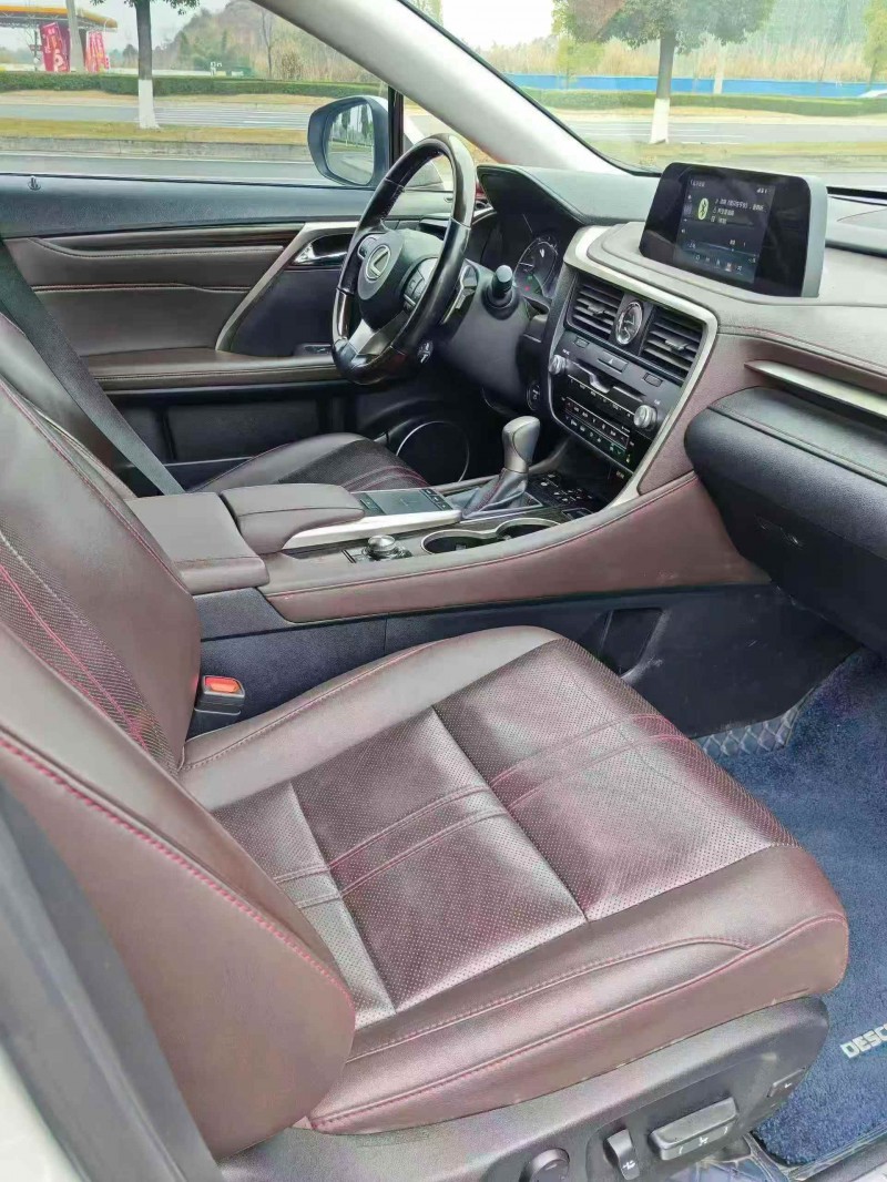 泸州20年雷克萨斯NX5