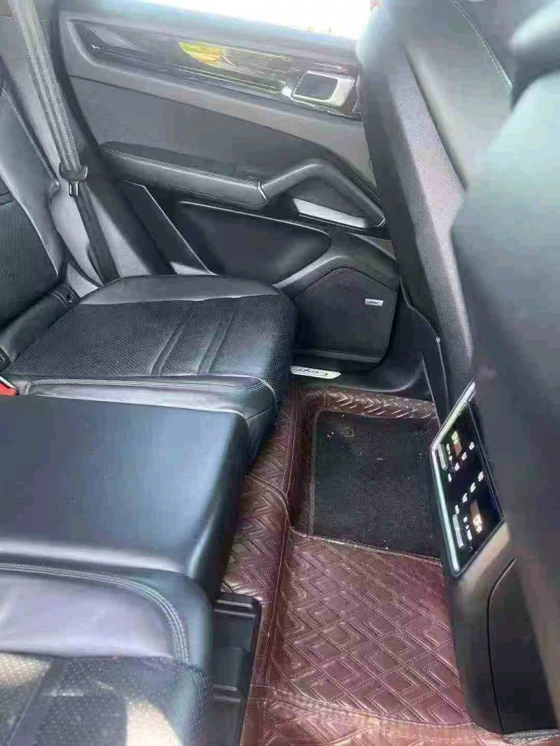 梧州20年保时捷卡宴5