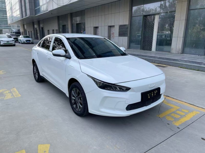 济宁24年吉利几何2