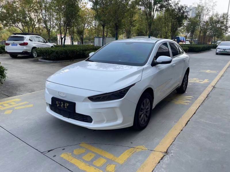 济宁24年吉利几何3