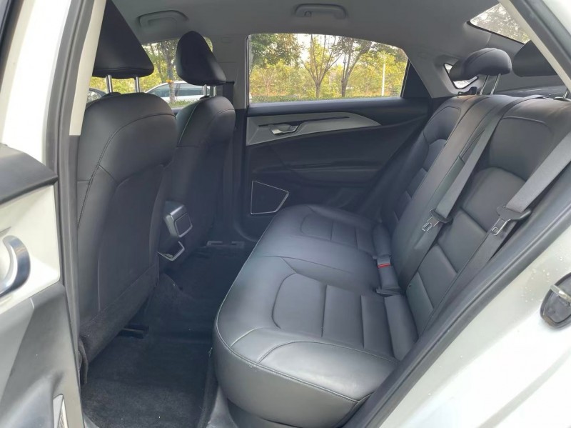 济宁24年吉利几何8