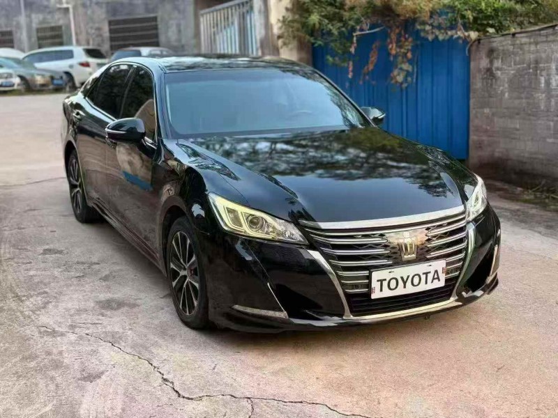 钦州18年丰田皇冠3