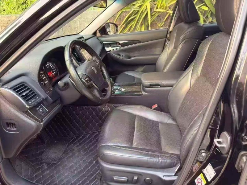 钦州18年丰田皇冠6