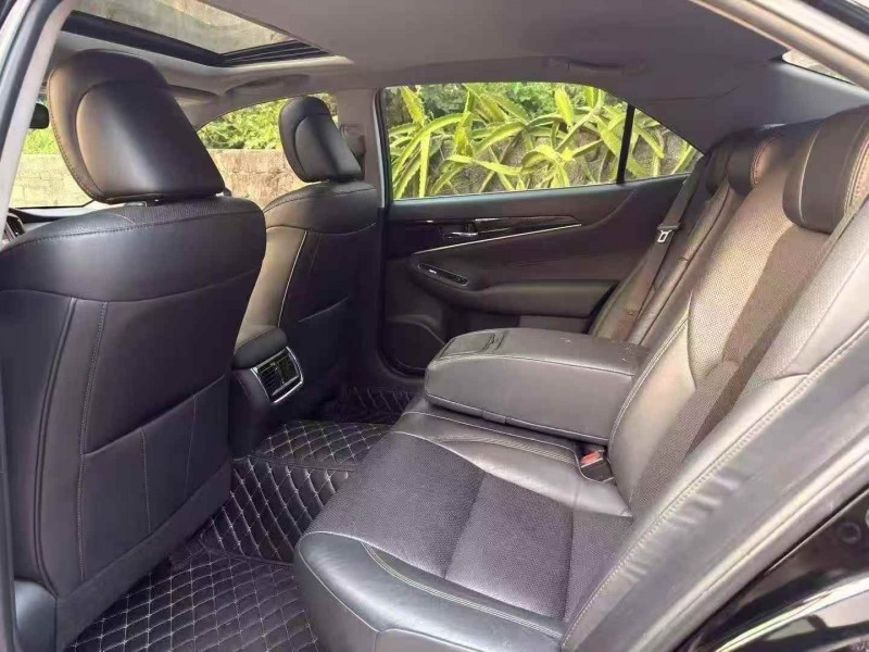 钦州18年丰田皇冠7