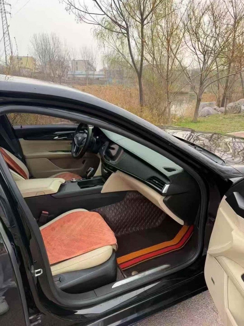 济宁19年凯迪拉克CT64