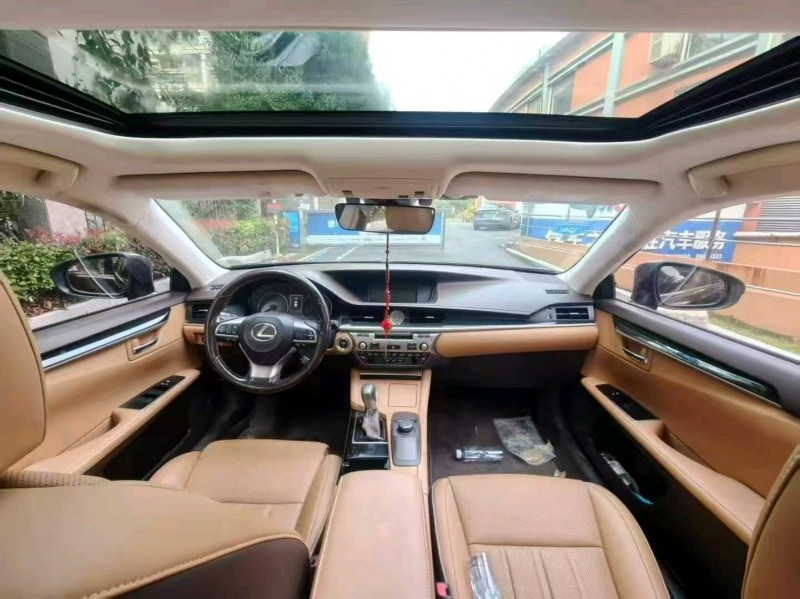 嘉兴17年雷克萨斯ES8