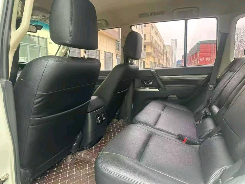 襄阳20年三菱帕杰罗6