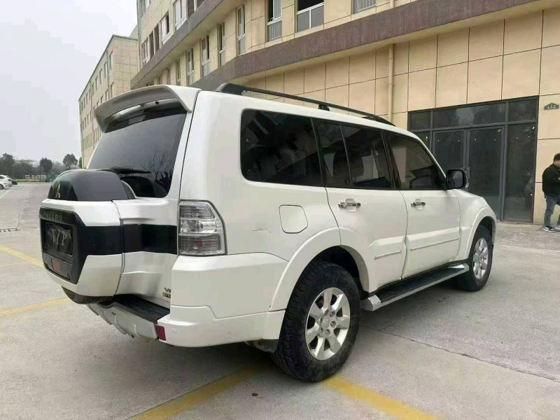 襄阳20年三菱帕杰罗7