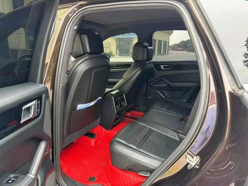 襄阳19年保时捷卡宴9