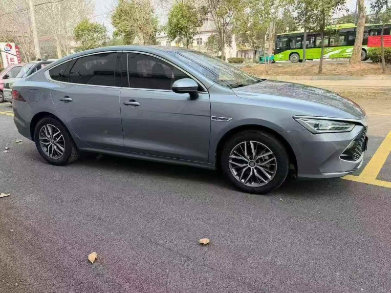 济宁23年比亚迪秦2