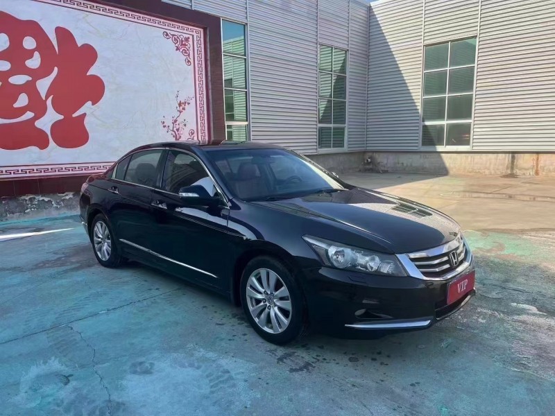 临沂13年本田雅阁3