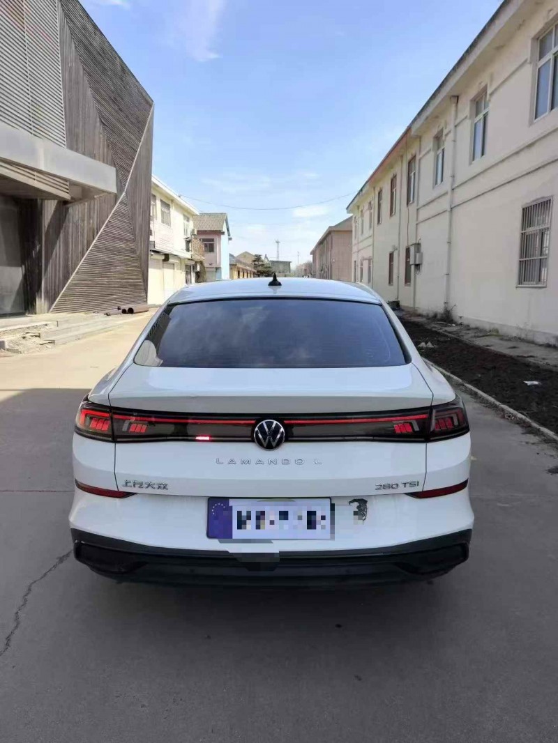 青島22年大眾凌渡9