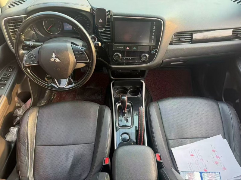 新鄉18年三菱歐藍德6