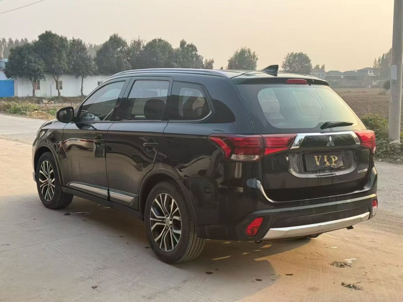 新鄉18年三菱歐藍德8