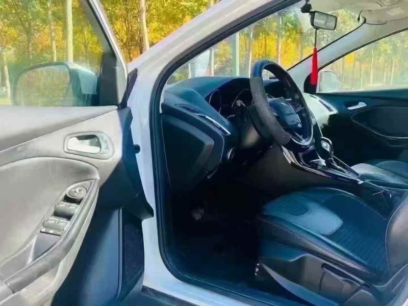 枣庄16年福特福克斯5