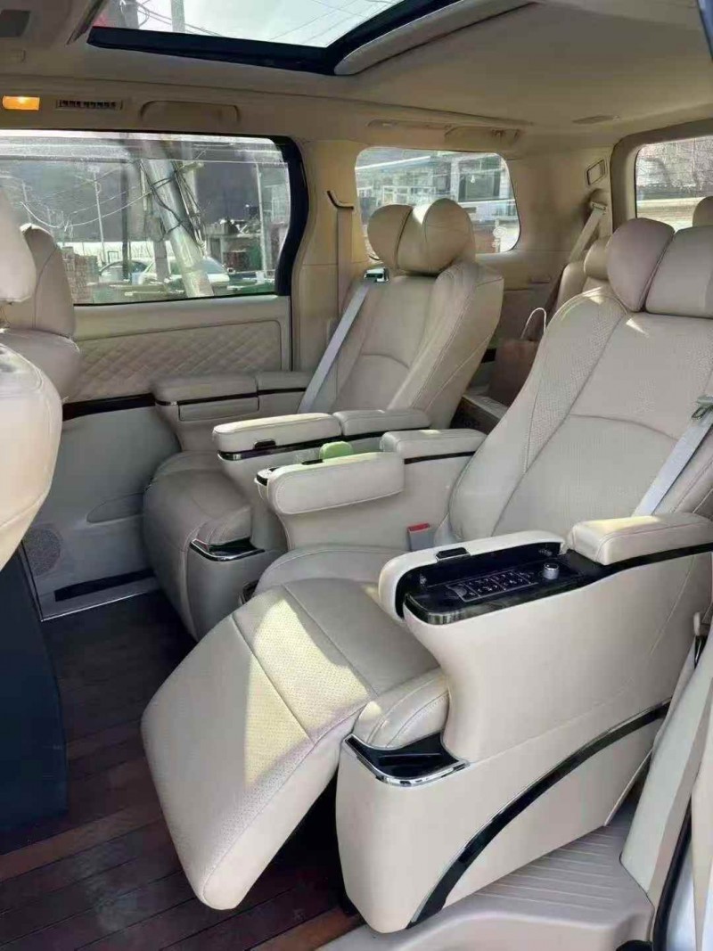 邯鄲14年豐田埃爾法5