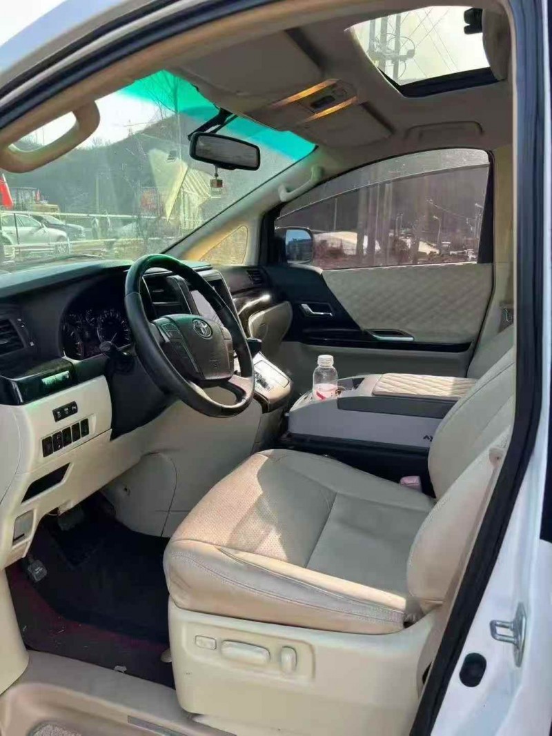 邯鄲14年豐田埃爾法6