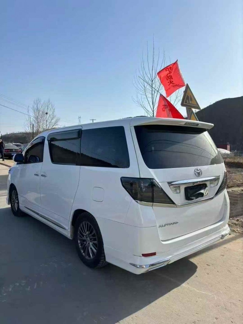 邯鄲14年豐田埃爾法7