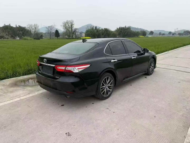 金華21年豐田凱美瑞9