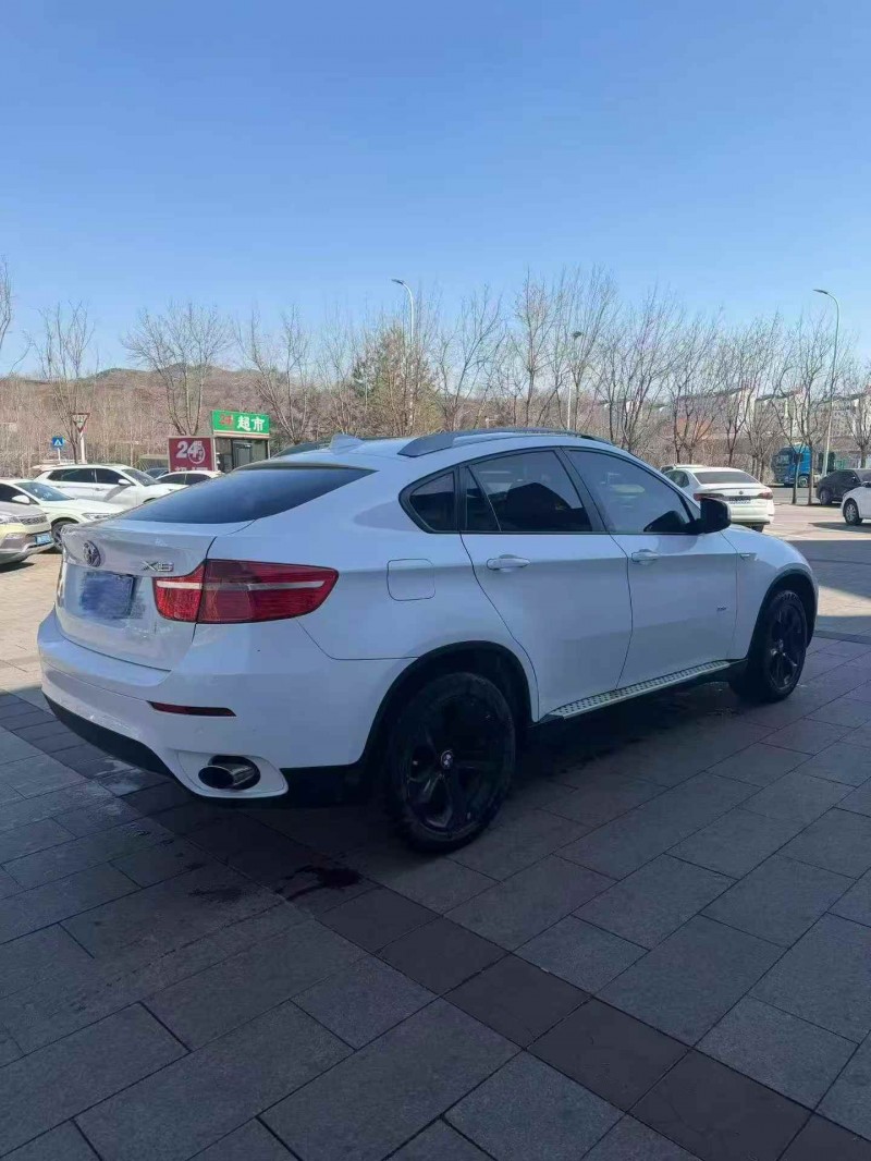 苏州16年路虎揽胜运动8