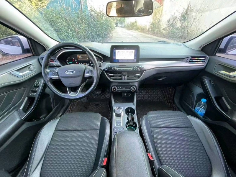 襄阳20年福特福克斯9