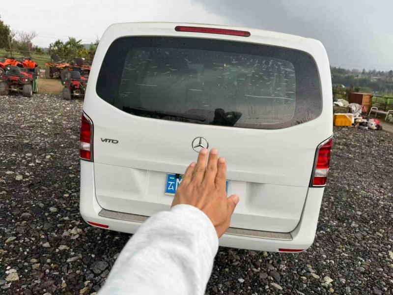 昭通16年奔驰威霆8