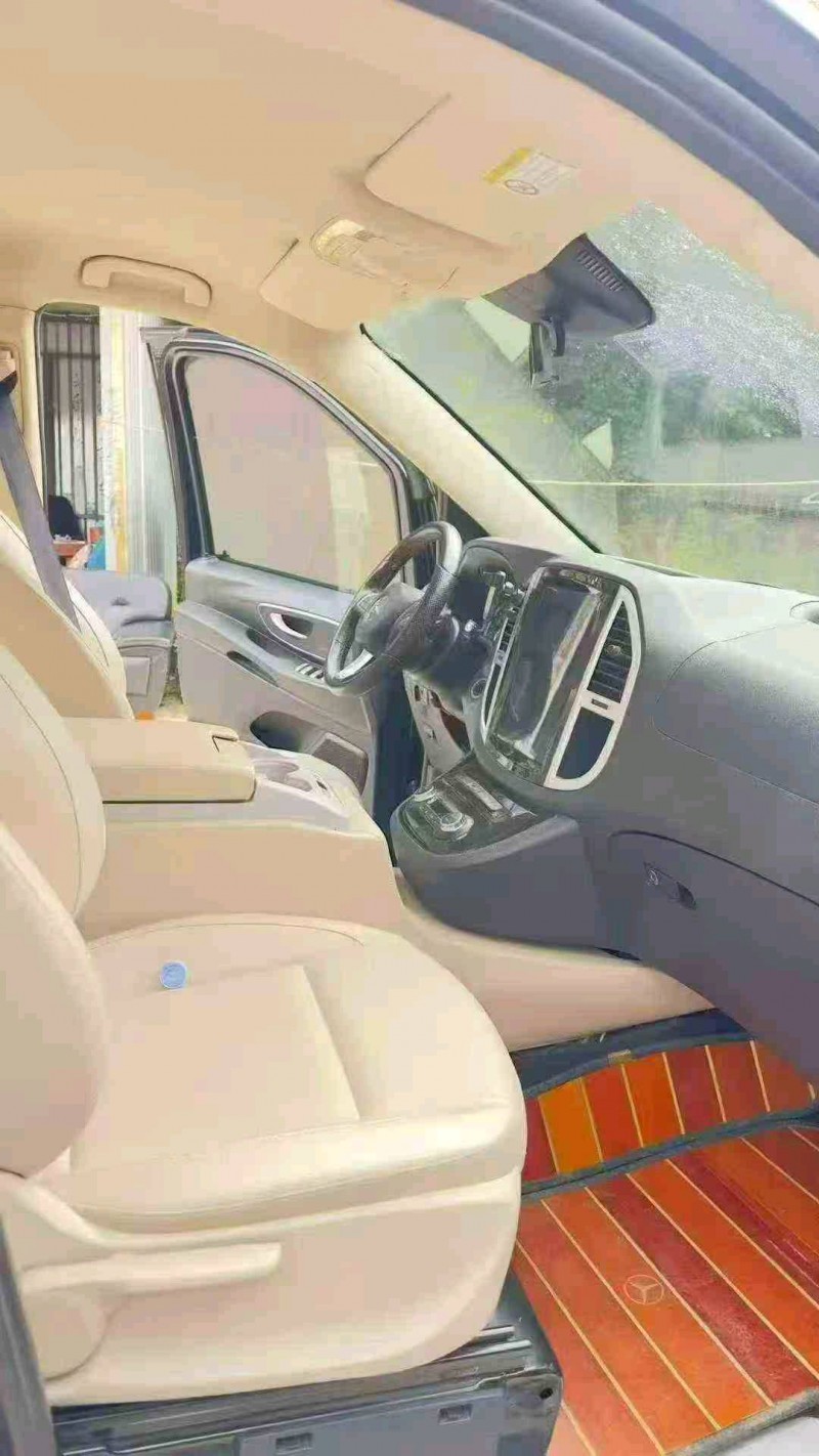 曲靖21年奔驰威霆6