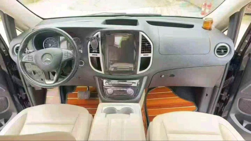 曲靖21年奔驰威霆7