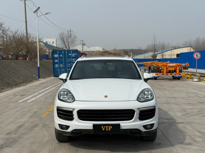 青岛16年保时捷卡宴1