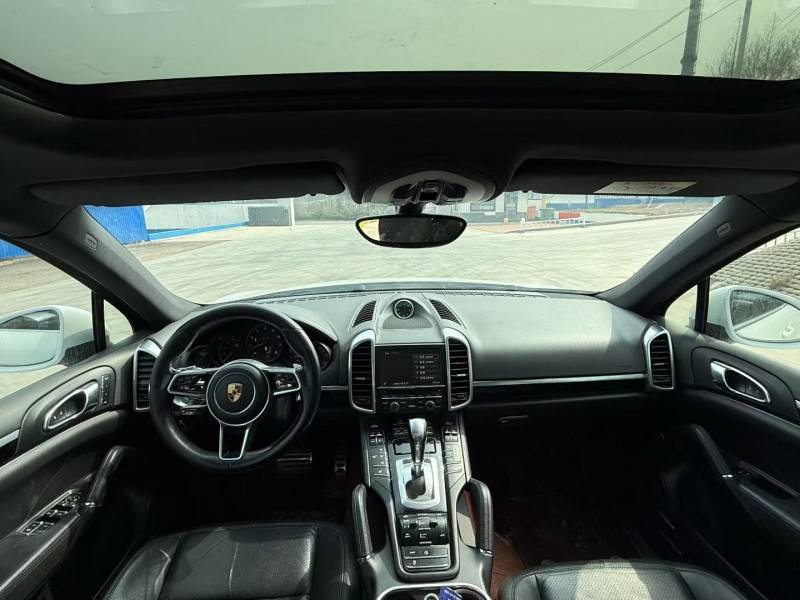 青岛16年保时捷卡宴4