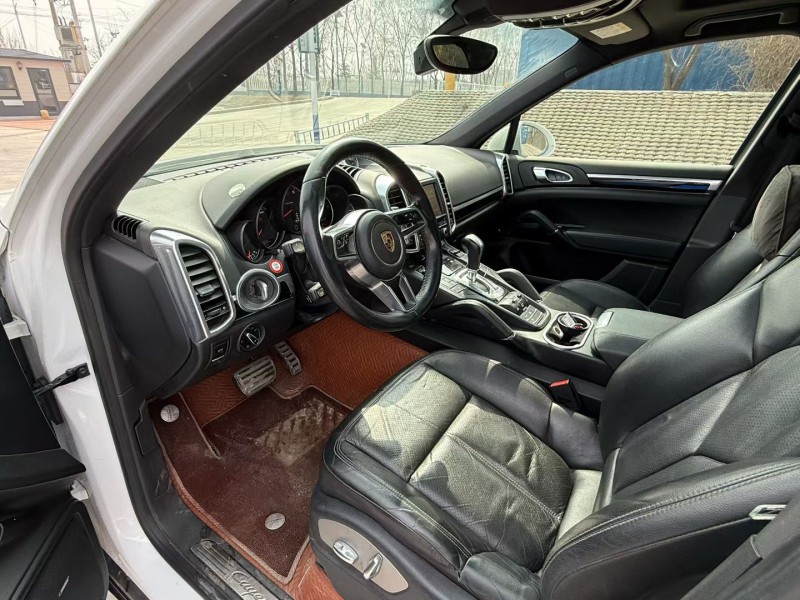 青岛16年保时捷卡宴6