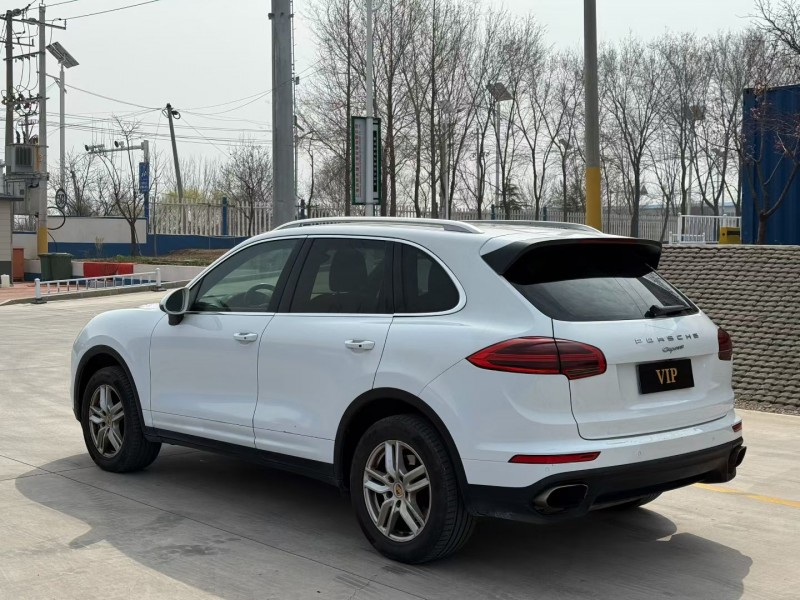 青岛16年保时捷卡宴8