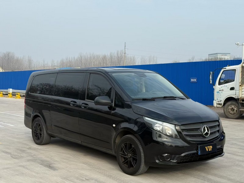 青島18年奔馳威霆3