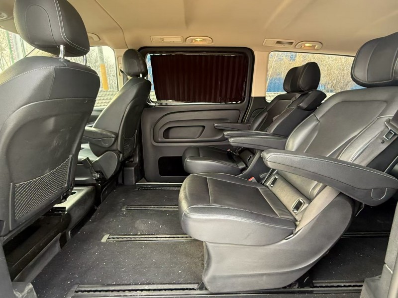 青島18年奔馳威霆5