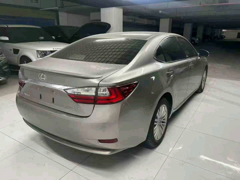 遂寧17年雷克薩斯ES6