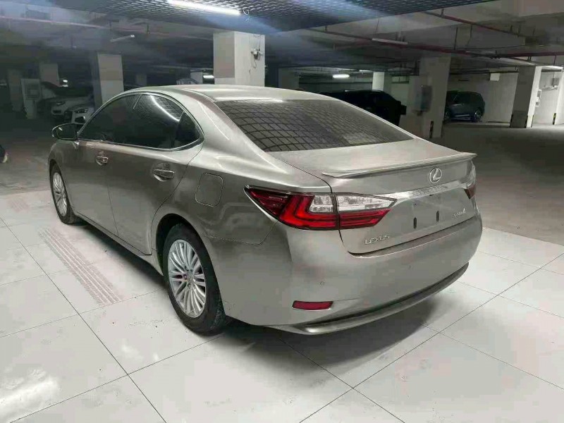 遂寧17年雷克薩斯ES7