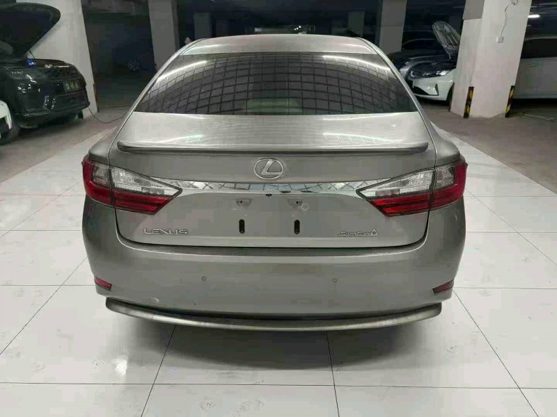 遂寧17年雷克薩斯ES8