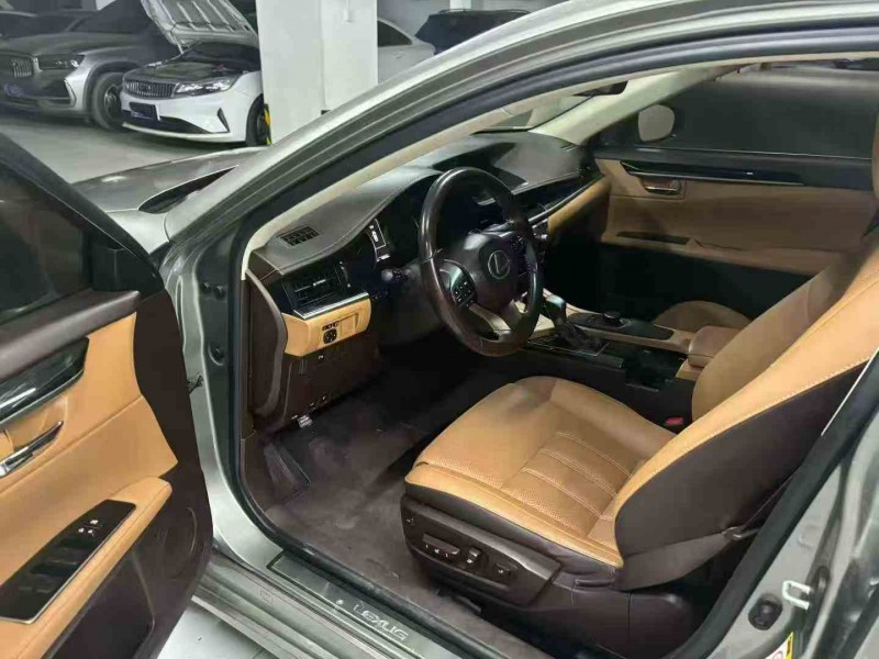 遂寧17年雷克薩斯ES9