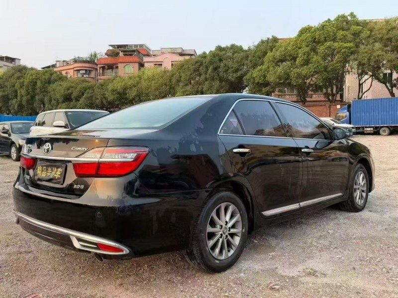 广州17年丰田凯美瑞8