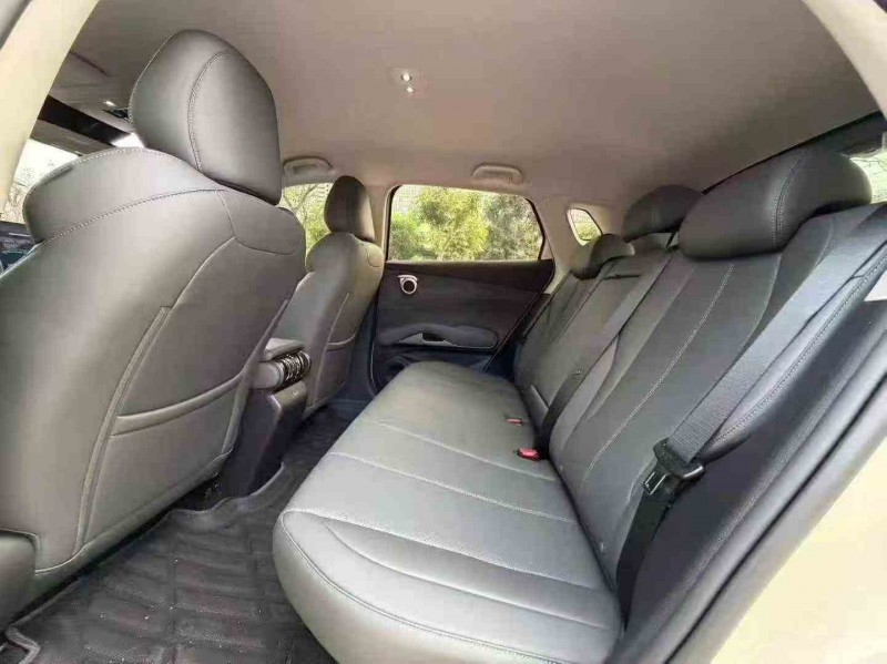 深圳25年比亚迪元6