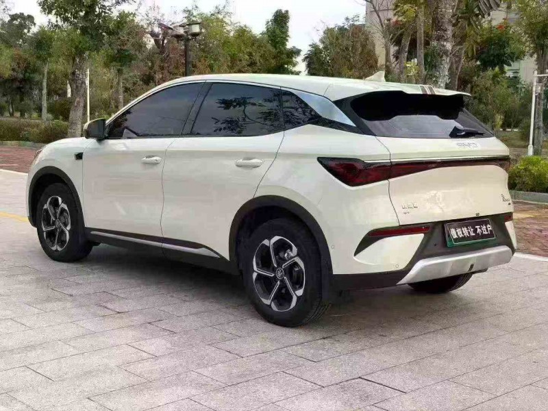 深圳25年比亚迪元8