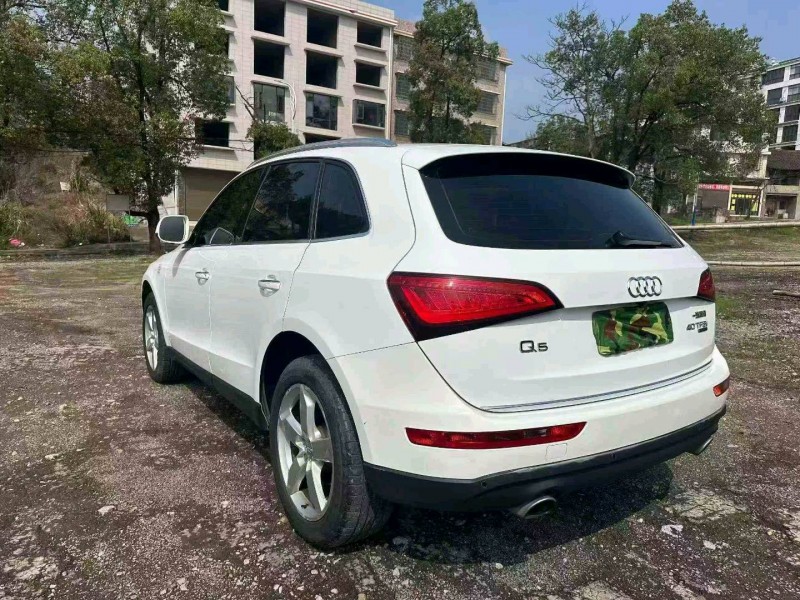 张家界17年奥迪Q58