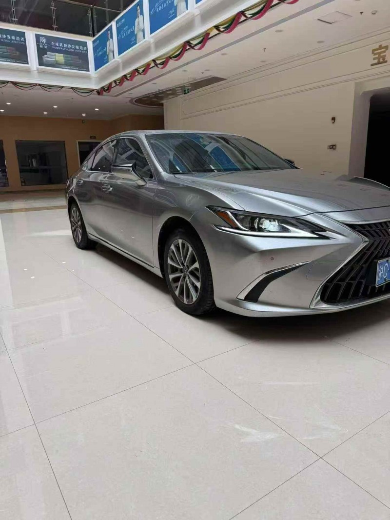 淮南22年雷克萨斯ES3
