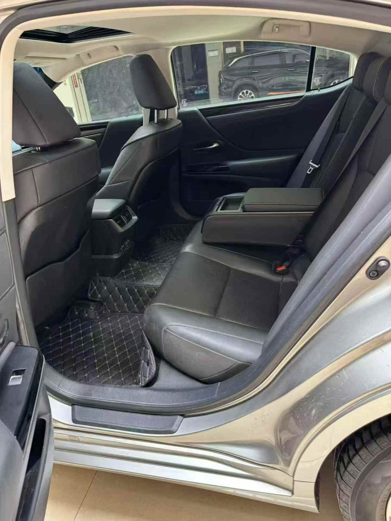淮南22年雷克萨斯ES5