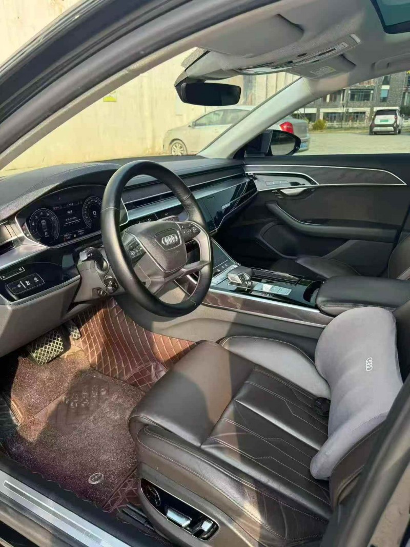 济宁21年奥迪A8L6