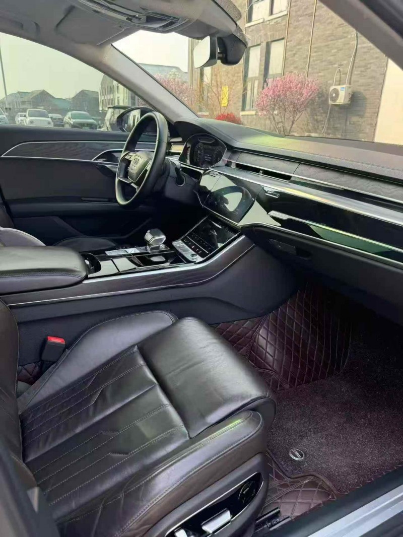 济宁21年奥迪A8L7