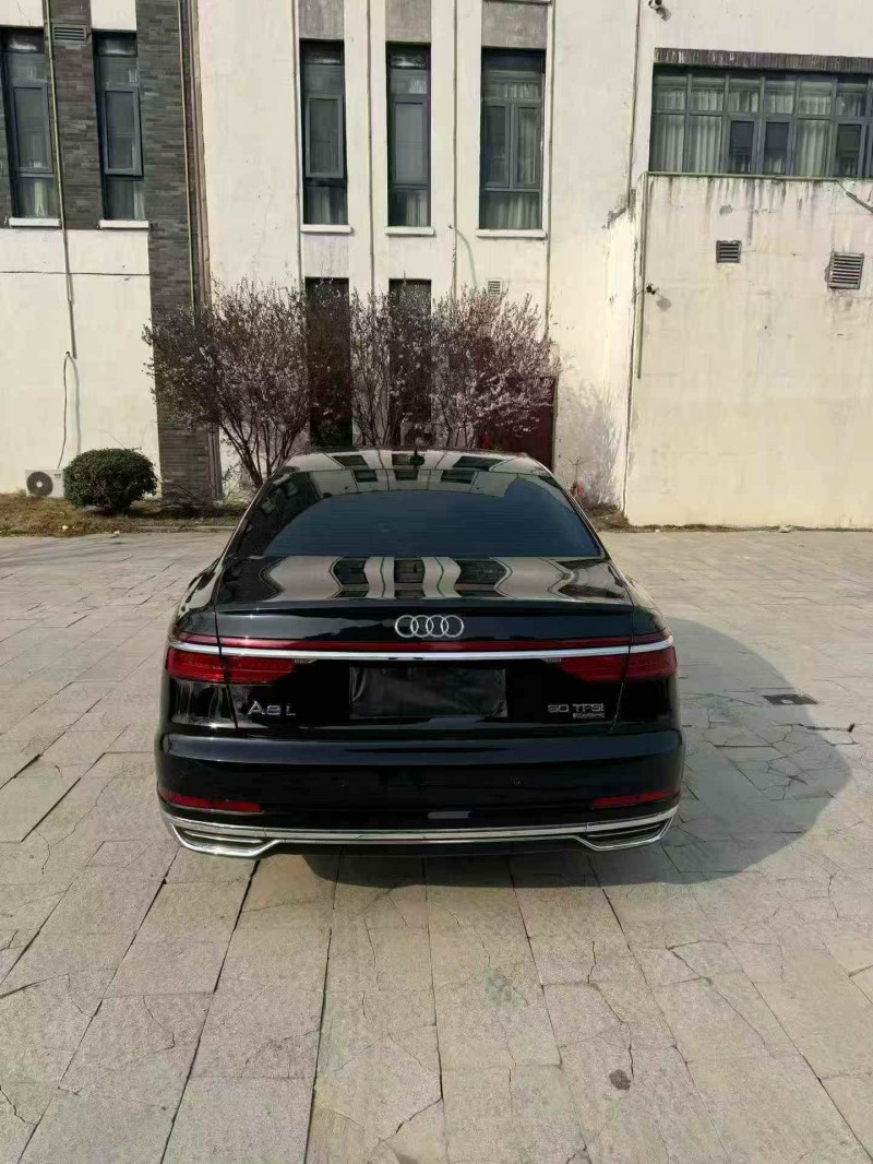 济宁21年奥迪A8L8
