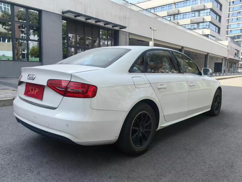 成都16年奥迪A4L7